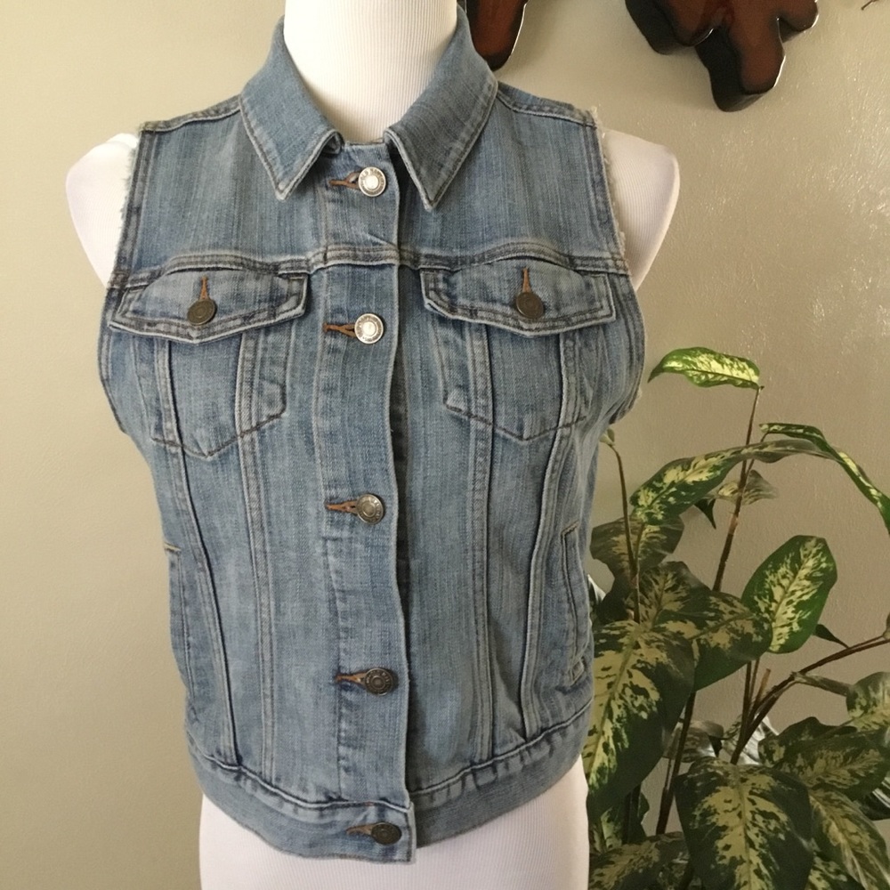 OLD NAVY BLUE JEAN VEST / NWOT/ SIZE  MEDIUM